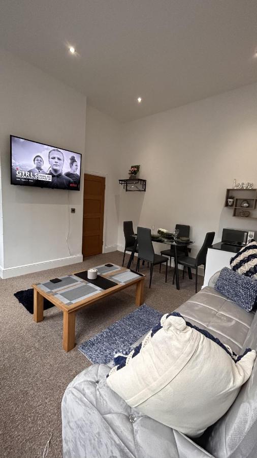 Cozy 1-Bedroom Apartment In The Heart Of Barnsley Town Centre ภายนอก รูปภาพ