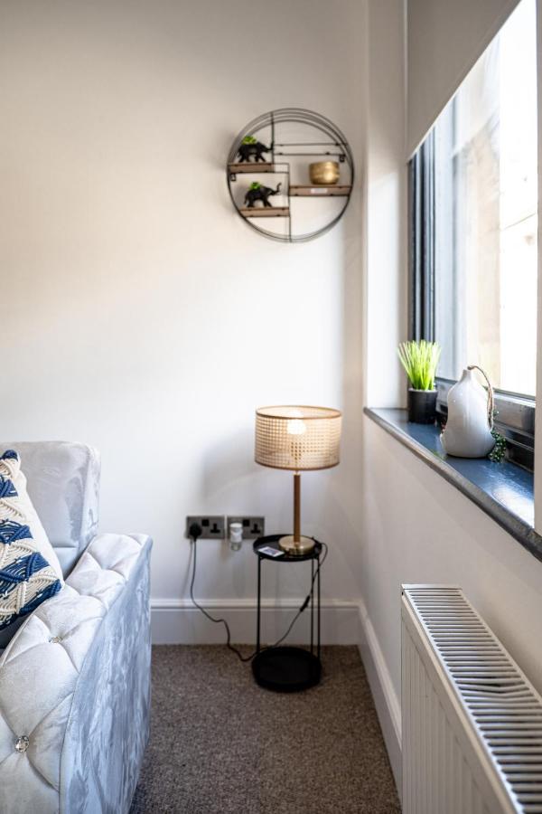 Cozy 1-Bedroom Apartment In The Heart Of Barnsley Town Centre ภายนอก รูปภาพ