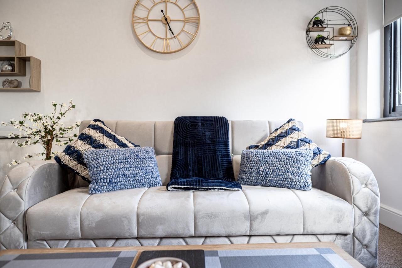 Cozy 1-Bedroom Apartment In The Heart Of Barnsley Town Centre ภายนอก รูปภาพ