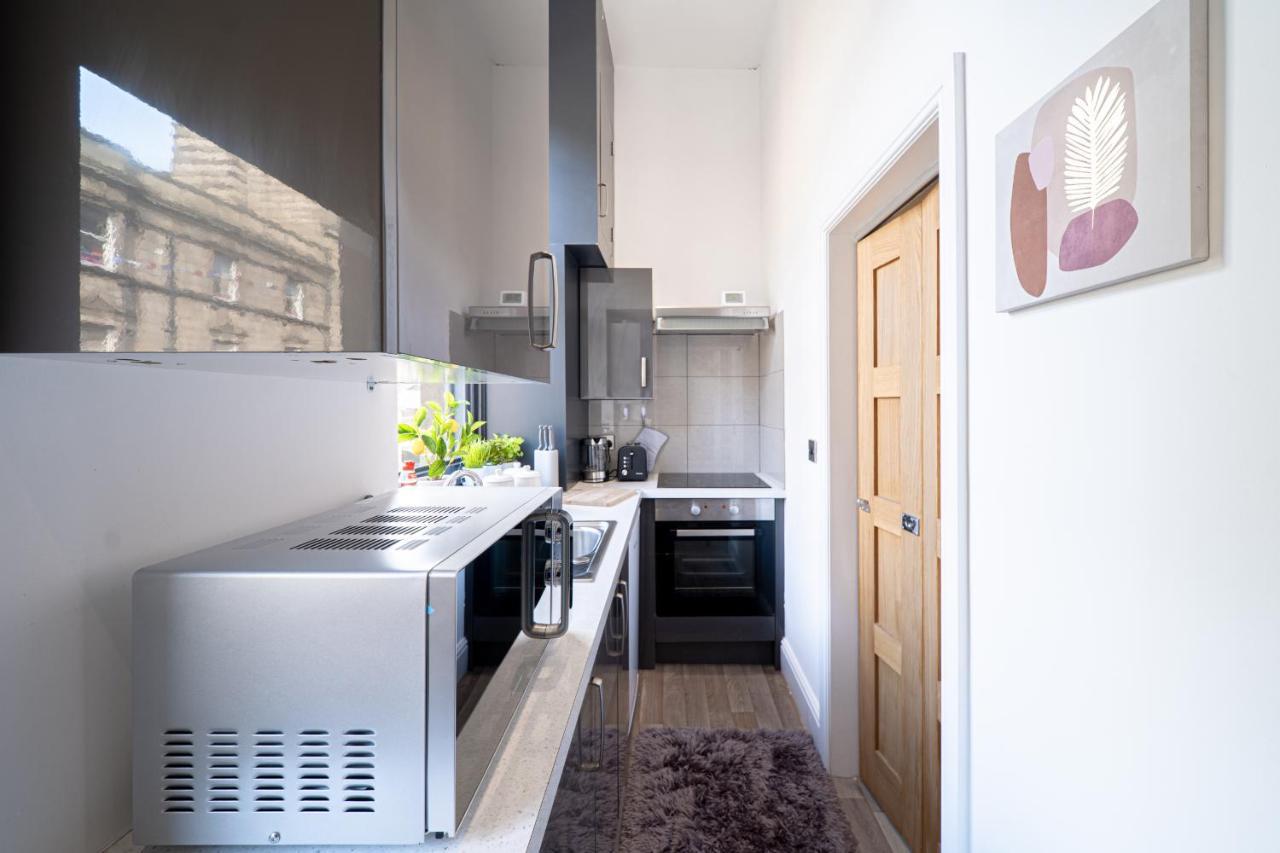 Cozy 1-Bedroom Apartment In The Heart Of Barnsley Town Centre ภายนอก รูปภาพ
