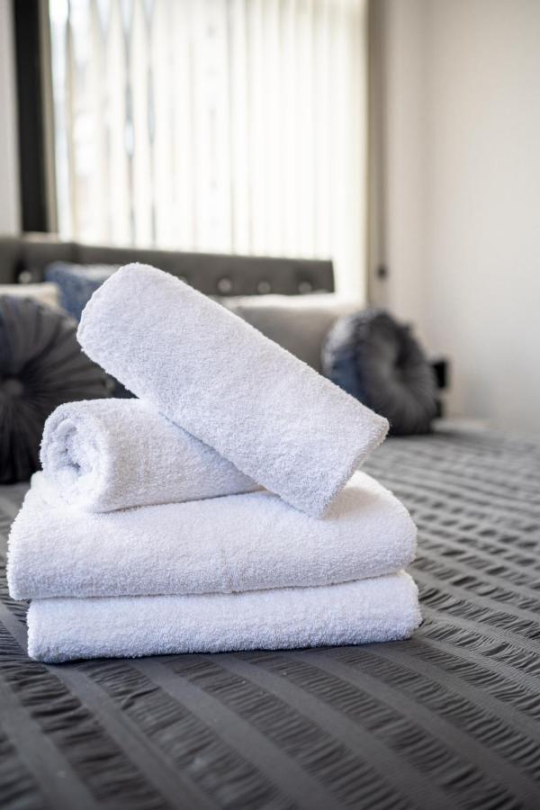 Cozy 1-Bedroom Apartment In The Heart Of Barnsley Town Centre ภายนอก รูปภาพ
