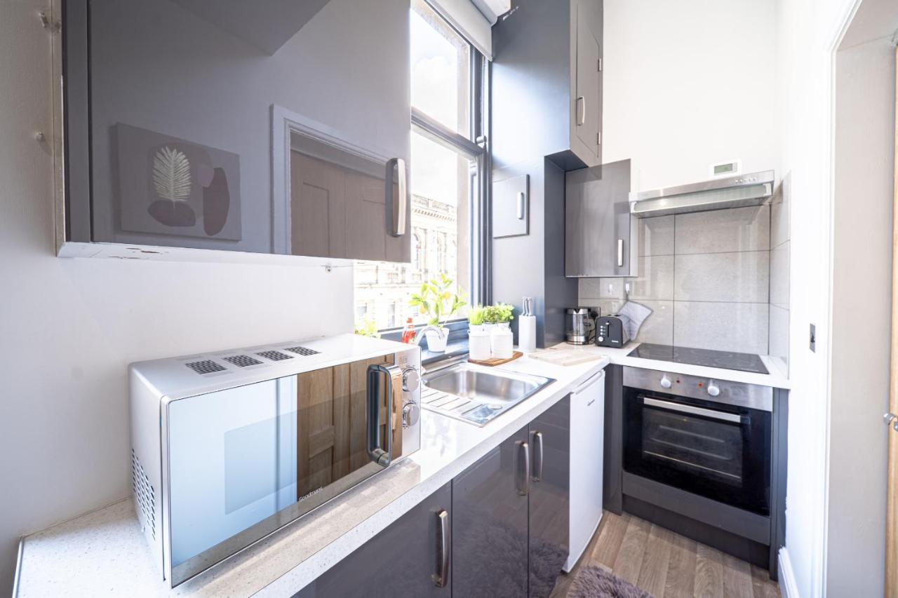 Cozy 1-Bedroom Apartment In The Heart Of Barnsley Town Centre ภายนอก รูปภาพ