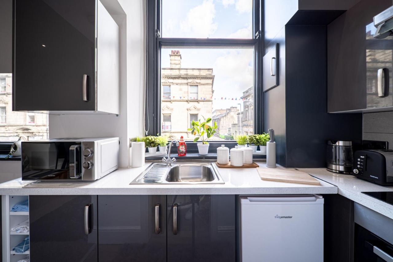 Cozy 1-Bedroom Apartment In The Heart Of Barnsley Town Centre ภายนอก รูปภาพ