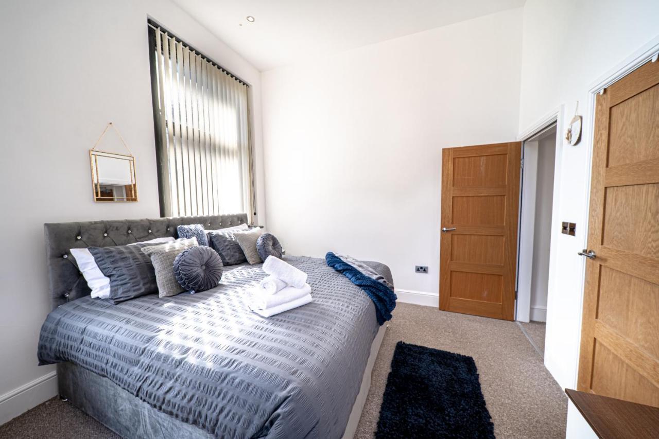 Cozy 1-Bedroom Apartment In The Heart Of Barnsley Town Centre ภายนอก รูปภาพ