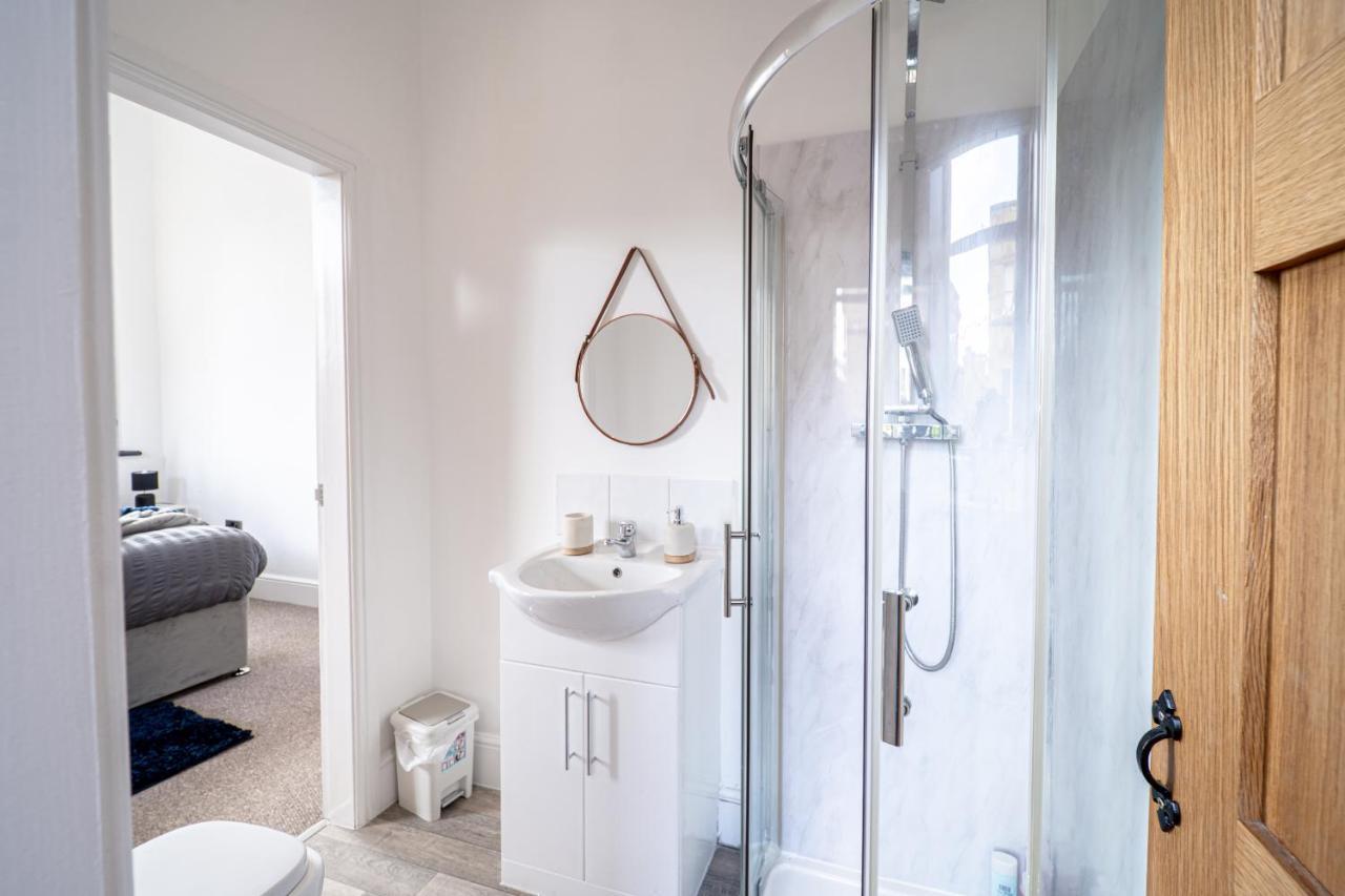 Cozy 1-Bedroom Apartment In The Heart Of Barnsley Town Centre ภายนอก รูปภาพ