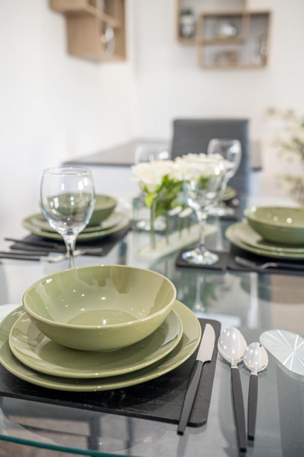 Cozy 1-Bedroom Apartment In The Heart Of Barnsley Town Centre ภายนอก รูปภาพ