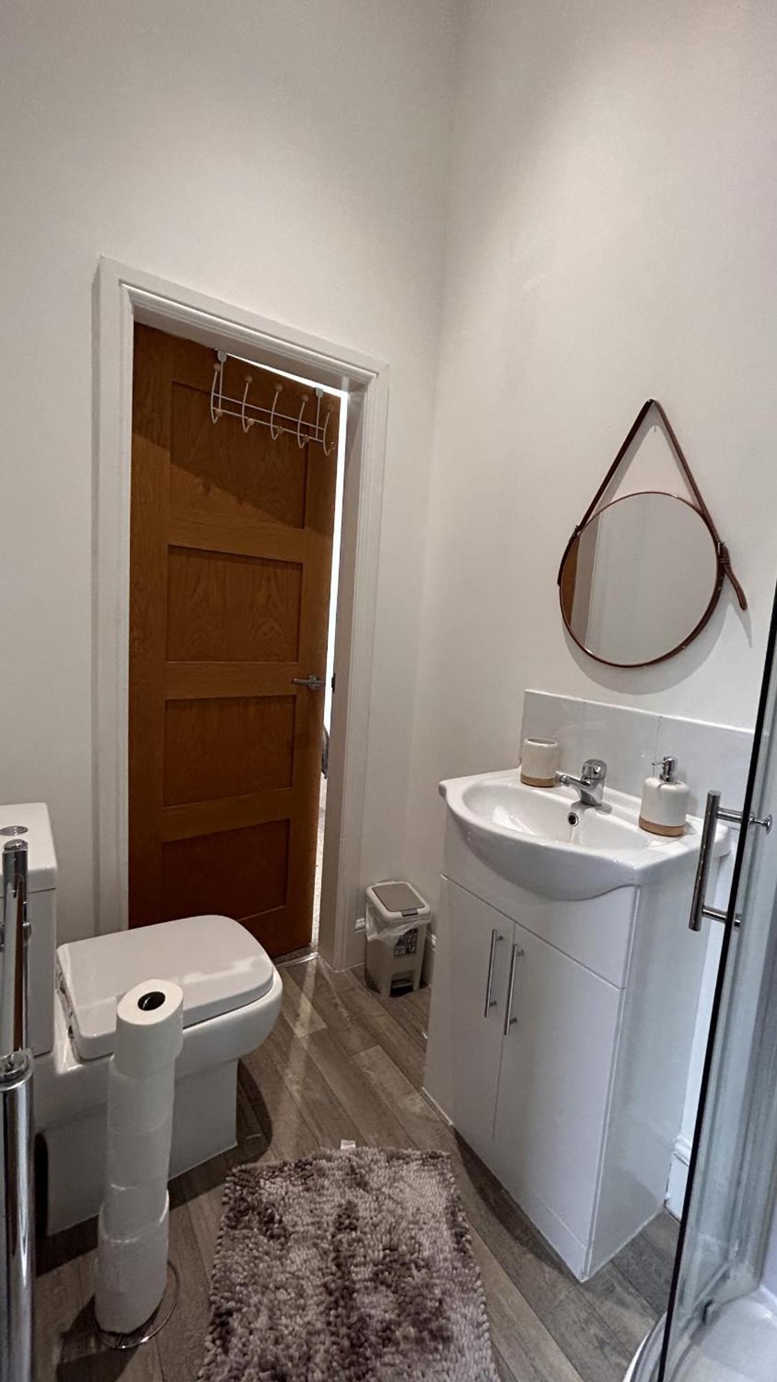 Cozy 1-Bedroom Apartment In The Heart Of Barnsley Town Centre ภายนอก รูปภาพ
