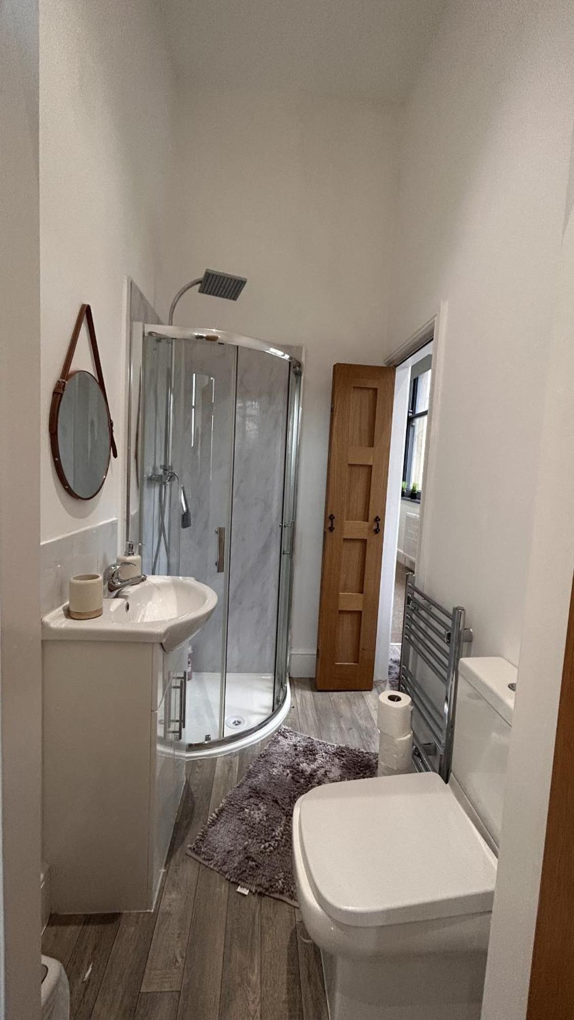 Cozy 1-Bedroom Apartment In The Heart Of Barnsley Town Centre ภายนอก รูปภาพ