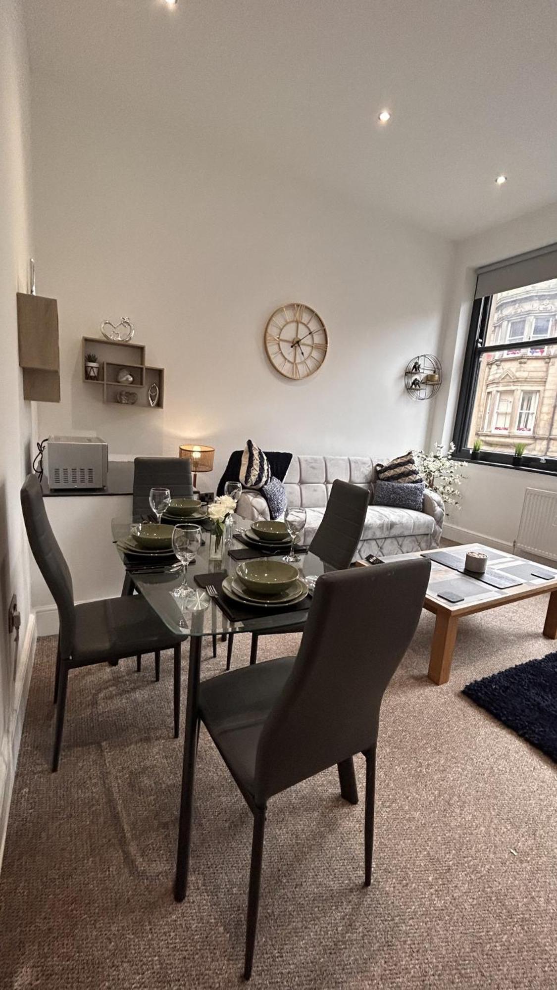 Cozy 1-Bedroom Apartment In The Heart Of Barnsley Town Centre ภายนอก รูปภาพ