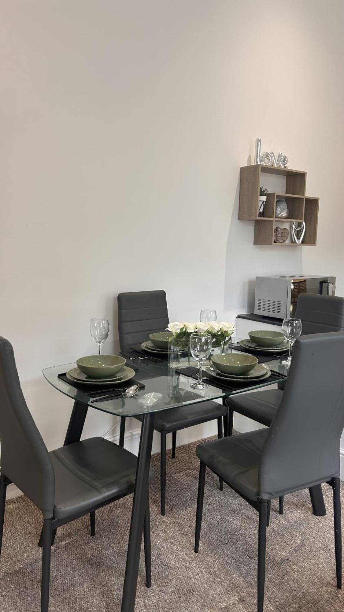 Cozy 1-Bedroom Apartment In The Heart Of Barnsley Town Centre ภายนอก รูปภาพ