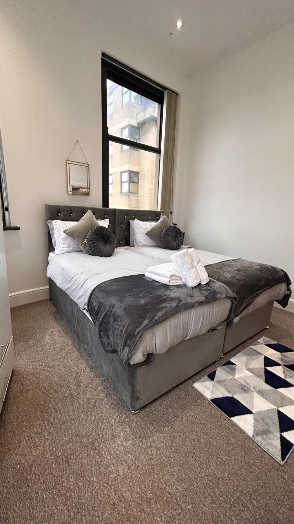 Cozy 1-Bedroom Apartment In The Heart Of Barnsley Town Centre ภายนอก รูปภาพ